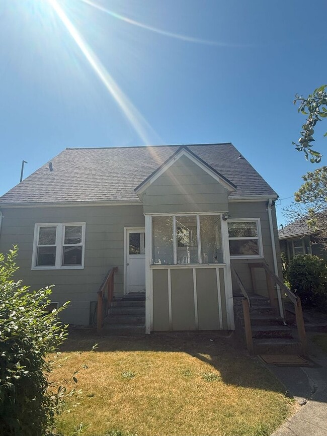 Building Photo - Spacious 5-Bedroom Home near WWU!