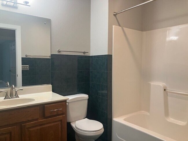 Building Photo - Behrell Condo