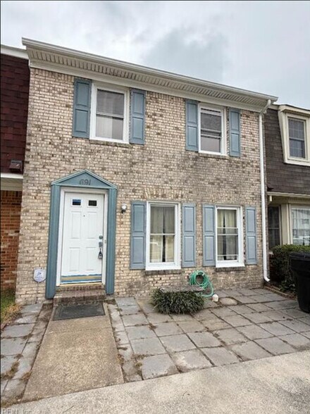 Building Photo - 691 Biltmore Dr