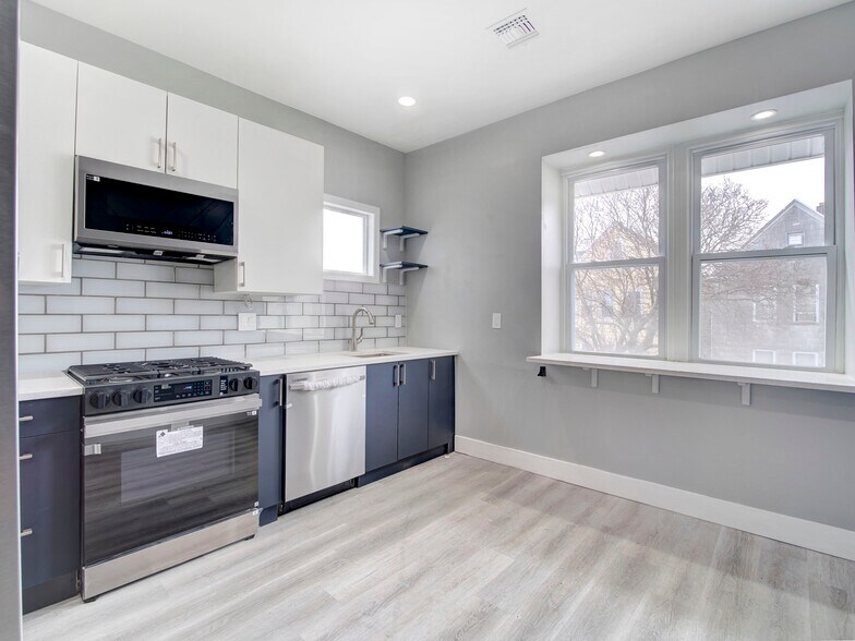 Building Photo - 20 W 49th St