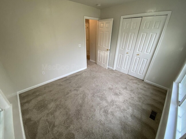 Building Photo - 211 Cedar Ridge Dr