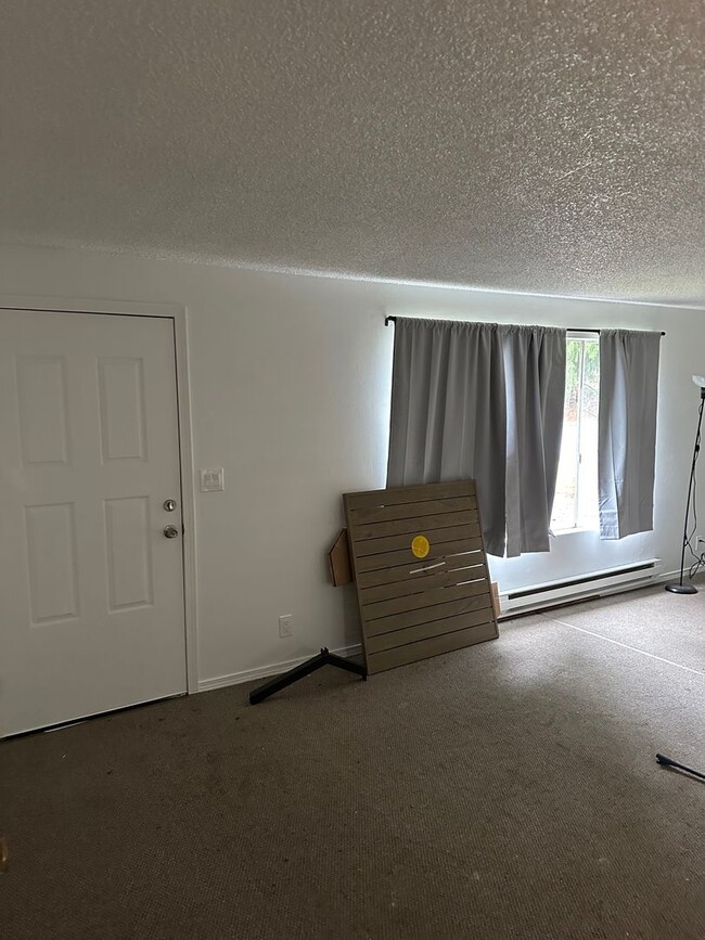 Building Photo - Cozy 3 bedrooms/ 1 bath house in Lynnwood.