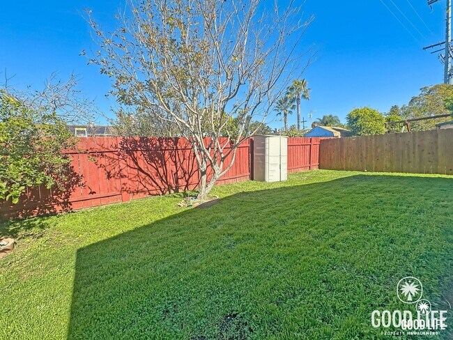 Building Photo - Fond Du Lac Ave