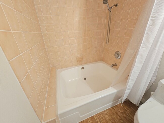 Building Photo - Beautiful Two Bedroom Two Bath Home