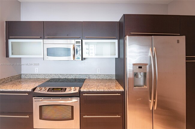 Building Photo - 951 Brickell Ave