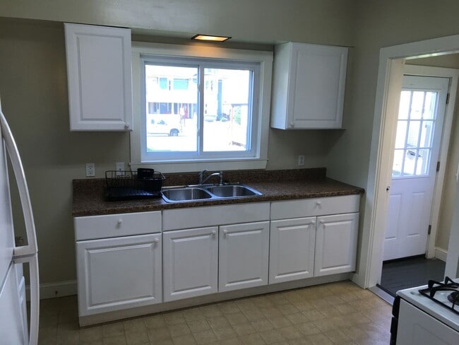 Building Photo - 3 Bed 1.5 Bath Single Family Home for Rent in Butler, PA