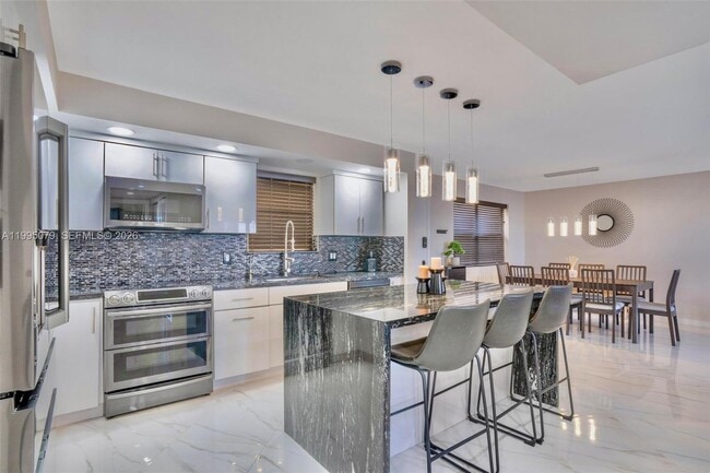 Building Photo - 605 Ives Dairy Rd