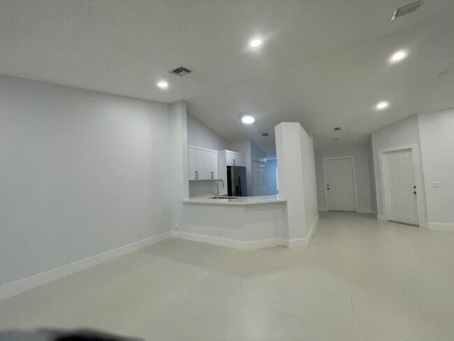 Building Photo - 1630 Zenith Way