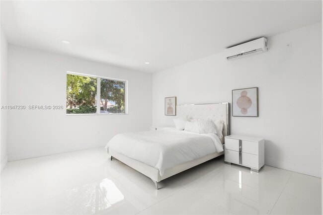 Building Photo - 1581 Normandy Dr