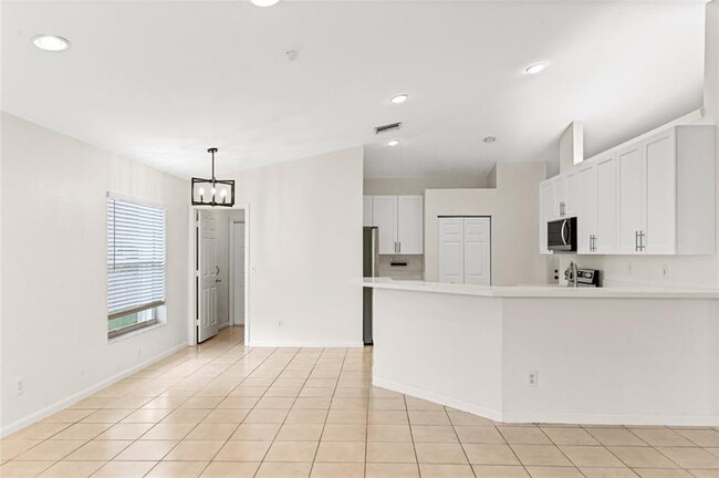 Building Photo - 5606 NW 109th Way