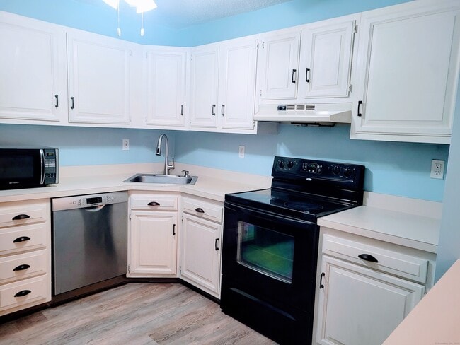 Building Photo - 1103 Twin Circle Dr