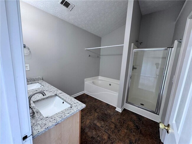 Building Photo - 3044 Kentmere Dr