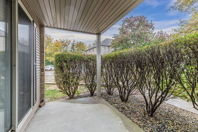Building Photo - Completely renvovated 2 bedroom/2 bathroom...