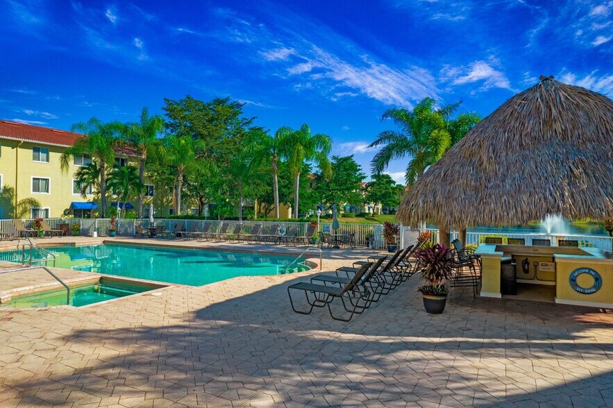 Building Photo - 8271 Key Royal Cir