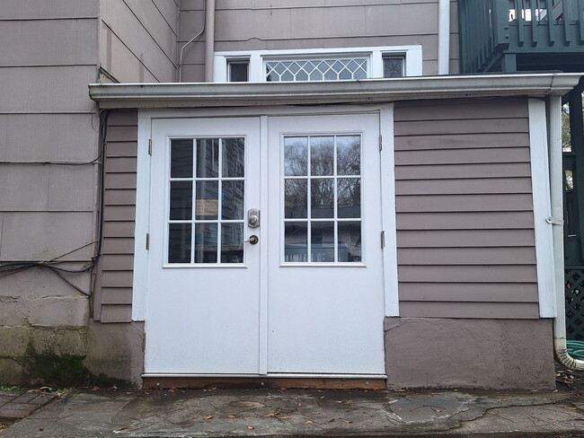 Building Photo - 852 Monroe Dr NE