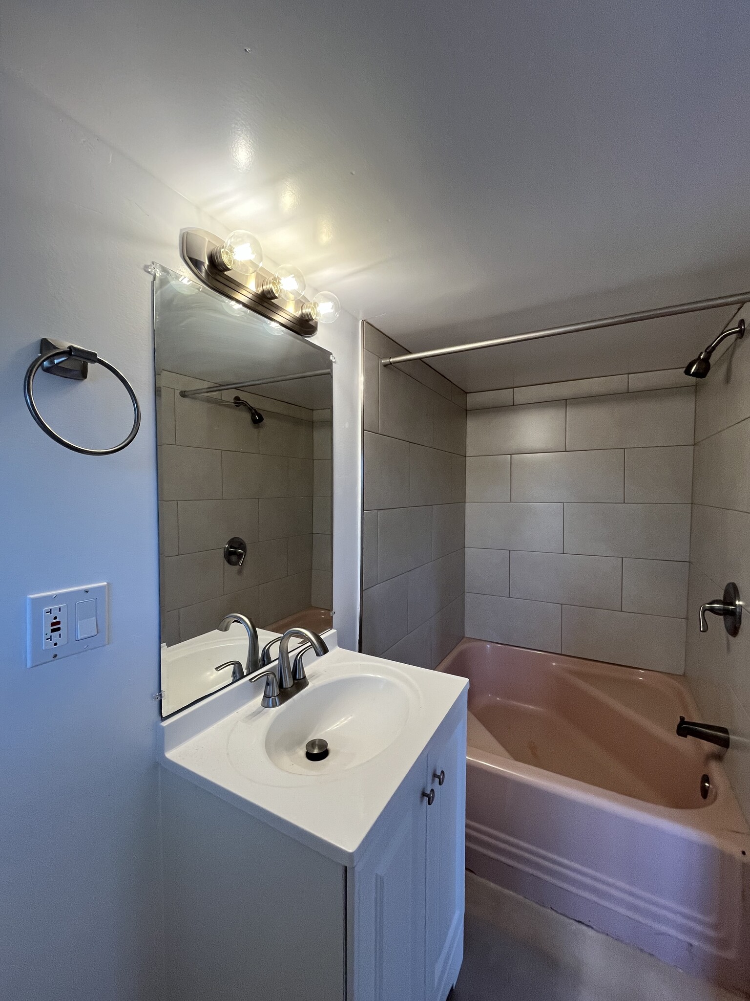 Building Photo - 1124 Rosario Dr