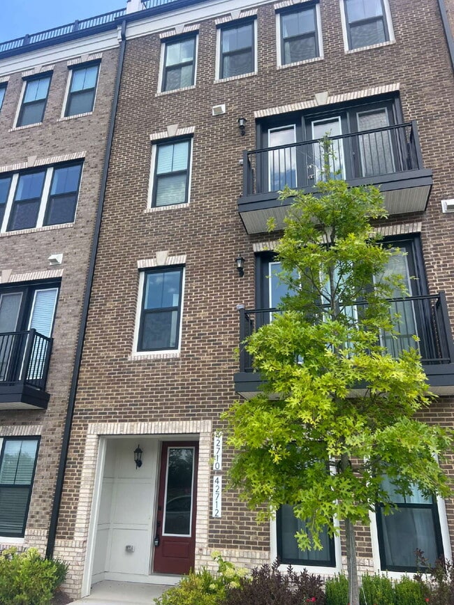 Building Photo - Brand-New Luxury 3BR Townhome-Style Condo ...
