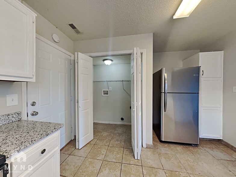 Building Photo - 1698 Prairieview Ln