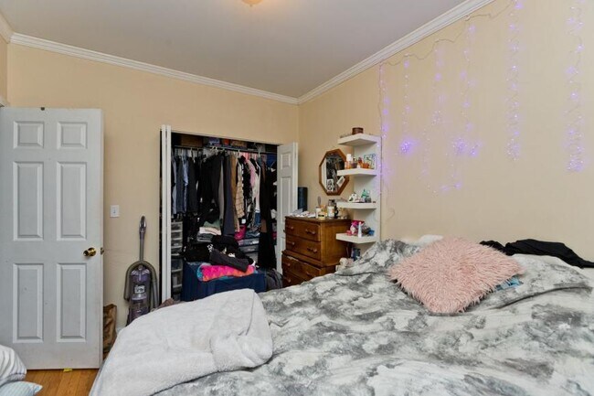 Building Photo - 1 bedroom in Chicago IL 60618