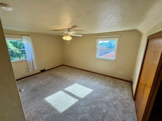 Building Photo - 1076 Thornwood Dr