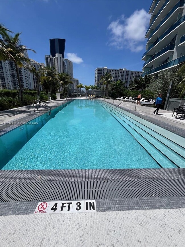 Building Photo - 17550 Collins Ave