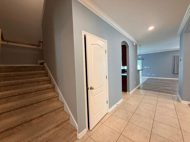 Building Photo - Spacious 5-Bedroom Home with Over 3,000 Sq. Ft. in a Fantastic Community!