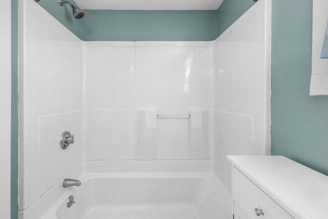 Building Photo - 33 Seagrave St