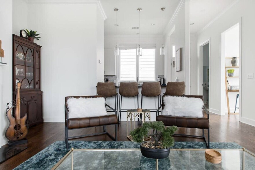 Building Photo - 814 Smiley St