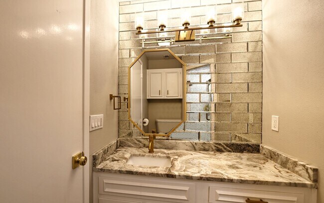 Building Photo - ALAMO HEIGHTS SCHOOL DISTRICT CONDO