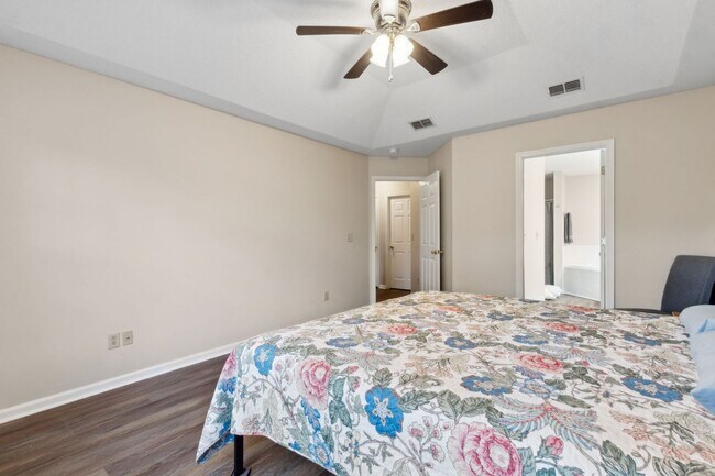 Building Photo - Charming Amelia Island Home in a Private C...