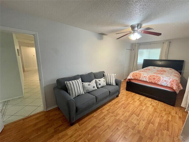 Building Photo - 2101 Utica Dr