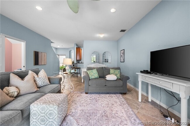 Building Photo - 1560 SE Wilshire Pl