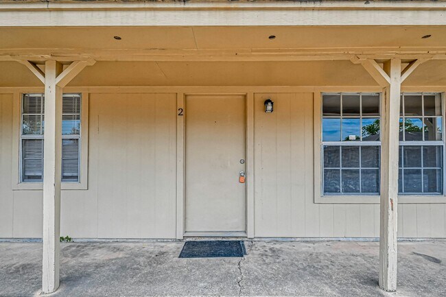Primary Photo - 8430 Round Rock Dr