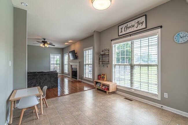 Building Photo - 1161 Chinook Cir