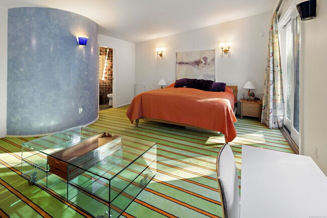 Building Photo - 11 Beachside Common