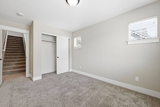 Building Photo - 3 Bed, 2.5 Bath Townhome Centrally Located– Bend, OR