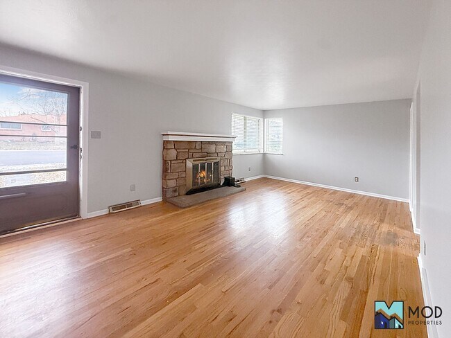 Building Photo - $0 DEPOSIT OPTION. CHARMING BRICK RANCH WITH FINISHED BASEMENT ON LARGE CORNER LOT NEAR DOWNTOWN ...