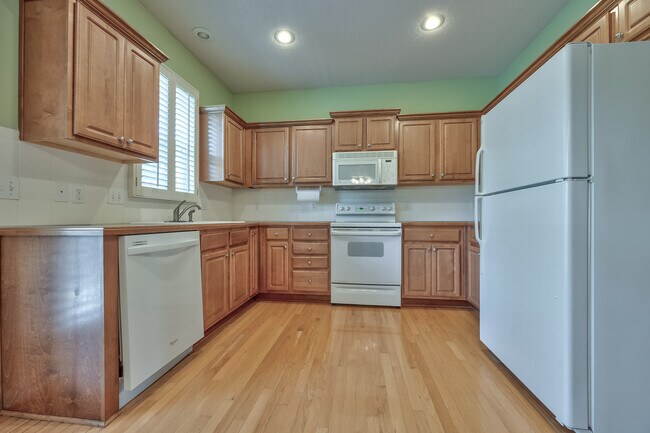 kitchen - 22613 W 72nd Ter