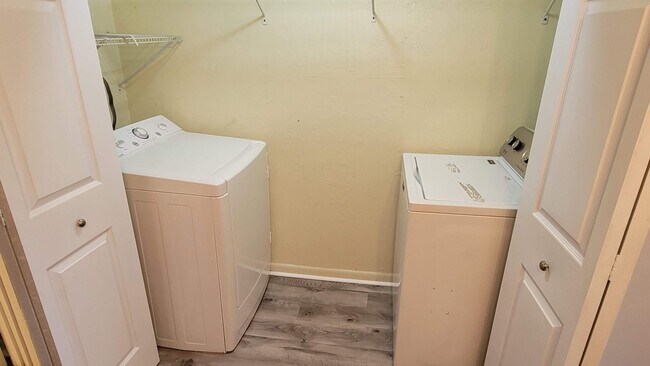 Building Photo - 3 beds 3 bath condo on the golf course
