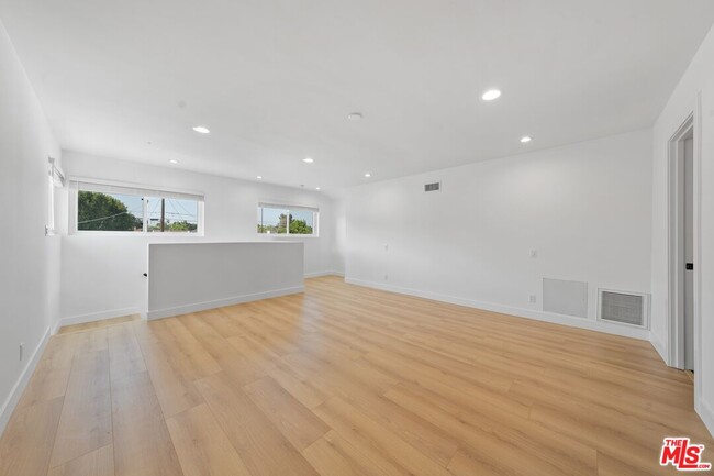 Building Photo - 12259 Collins St