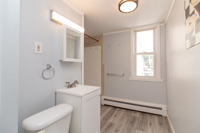 Building Photo - 212 Boylston St