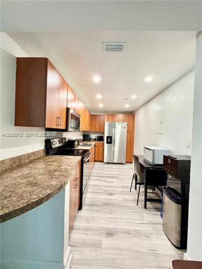Building Photo - 7501 E Treasure Dr