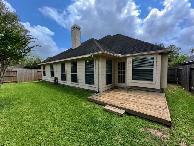 Building Photo - Crescent Drive, Pearland, TX 77584 - 3 BR ...