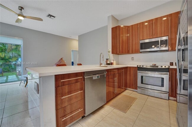 Building Photo - 930 Bluewood Terrace