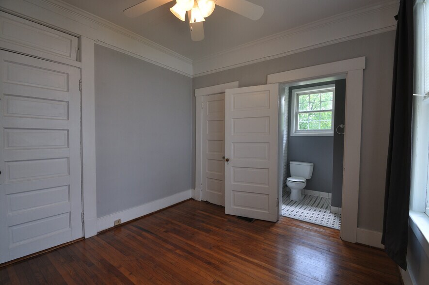 Building Photo - 1405 Maple St