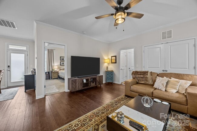 Building Photo - 113 Mac Aly