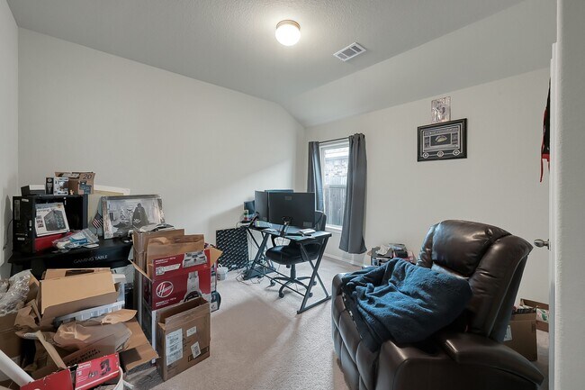 Building Photo - 15127 Willow Tree Ln