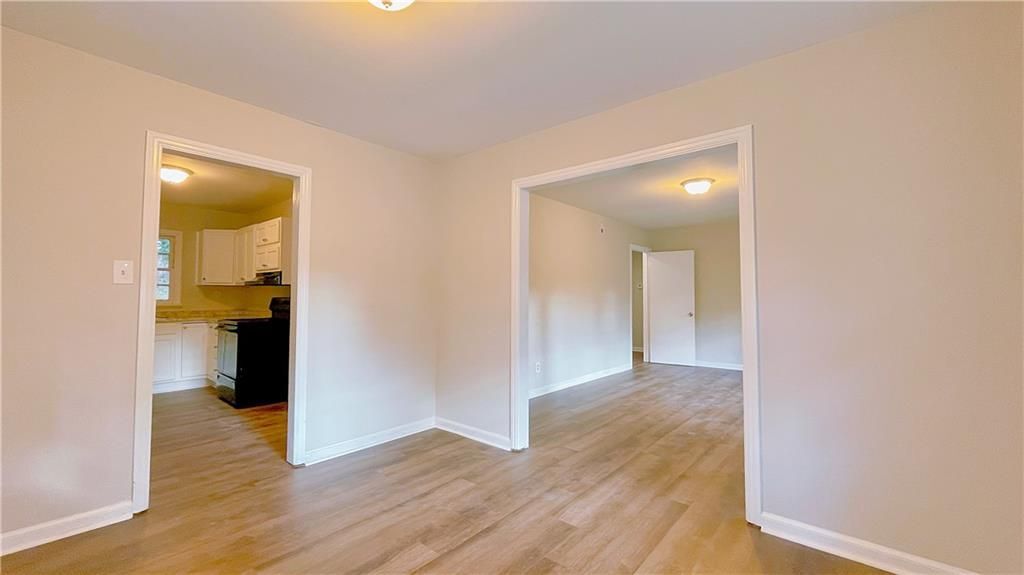 Building Photo - 2744 Fairlane Dr SE