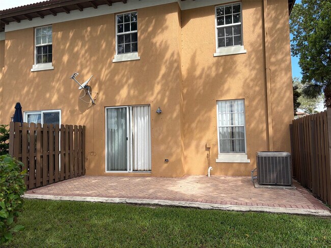 Building Photo - 6903 Julia Gardens Dr