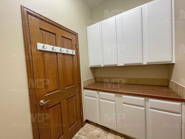 Building Photo - Must See House in Windsor